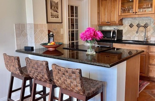 Lake Ida Shores House | Artist's Bungalow minutes to beach/downtown