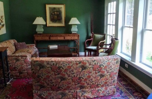 Franklin Apartment | ATTRACTIVE AND COMFORTABLE 2 BEDROOM/1 BATH UNIT WITH WONDERFUL VIEWS