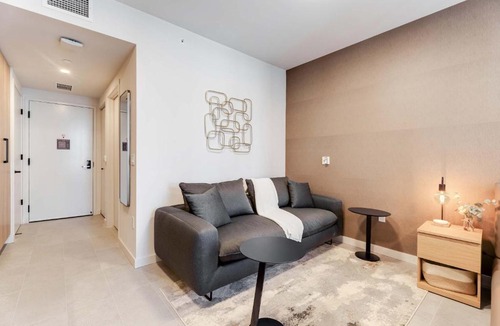 Downtown Miami House | Aura Studio Heart of Miami with Resort Amenities