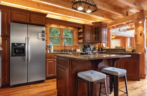 Seven Devils Cabin | Authentic Log Cabin in the Mountains