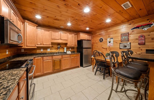 Boone Cabin | Authentic Log Cabin in Heart of the Mountains