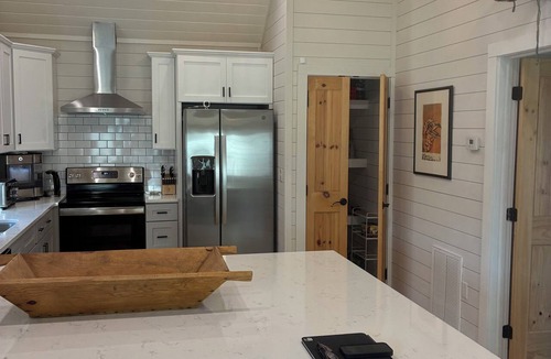 Mars Hill House | Awesome 3-bedroom house with AC in charming Burnsville