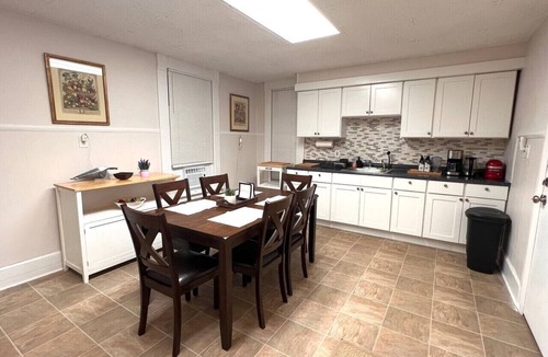 The Hill Apartment | B1-2 Walk to YALE Hospital -All Rooms with AC