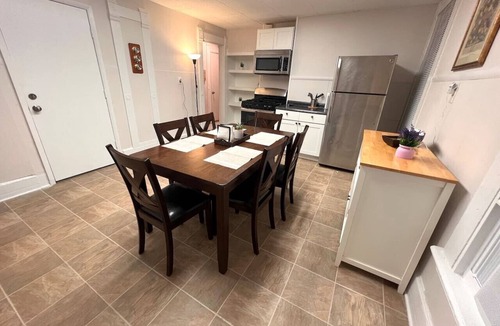 The Hill Apartment | B1-2 Walk to YALE Hospital -All Rooms with AC