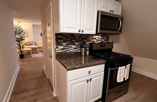 The Hill Apartment | B1-3 Walk to YALE Hospital-All Rooms with AC