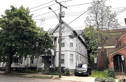 The Hill Apartment | B1-3 Walk to YALE Hospital-All Rooms with AC