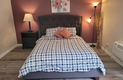 Beverly Hills Hotel | (B1820) 2 Bedroom Studio Apartments