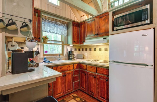 Cleveland Apartment | Back on Market! Creekside Cottage Near Table Rock