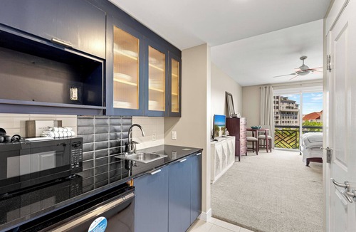 Baytowne Wharf Condo | Bahia Studio at Baytowne Wharf! Overlooks Tropical Pool, Hot Tub, Beach Tram!