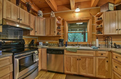 Old Fort Cabin | 'Bair' Necessities Cabin w Hot Tub and Firepit