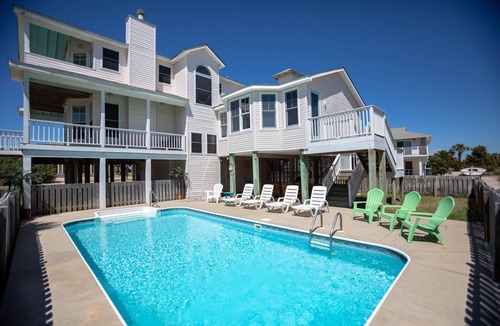 Toilla Segunda House | Baker's Dozen Bungalow. Event-Friendly Private Saltwater Pool & Dog-Friendly.