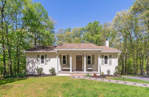 Warrenton Villa | Baldwin Cottage: Countryside, 3 bedroom, 2 bath, Fast Wi-Fi