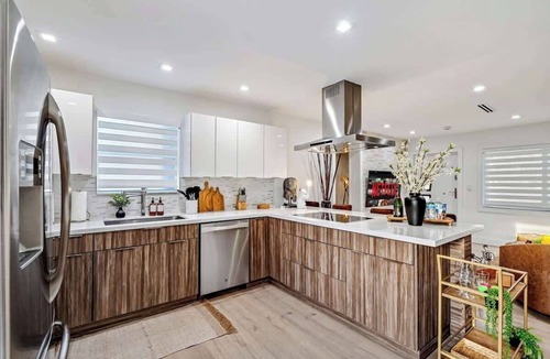 Sunset House | Bamboo Bliss | Pool, Tiki Hut, Pizza Oven - 15 min Hard Rock Stadium WORLD CUP