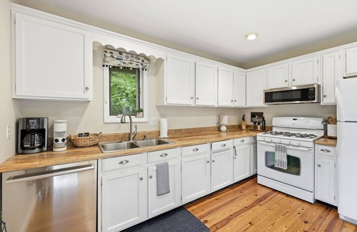 Mill Ridge House | Banner Elk Mountain Cottage | Pool, Skiing & Views