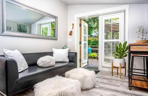 Midtown Apartment | Banyan Suite