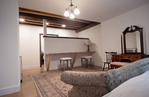 Lexington House | Barnswallow Suite, King Bed, Blue Ridge Barn