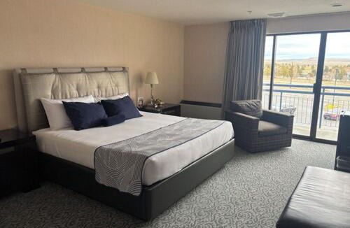 Jackpot Hotel | Barton's Club 93