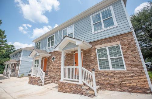 Southwestern Apartment | Basic 4 bedrooms with 6 beds 15 min from downtown sleeps 9 for Work crews and Large groups