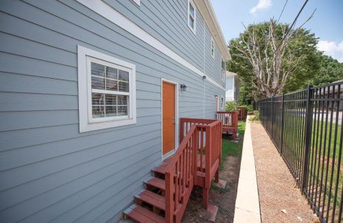 Southwestern Apartment | Basic 4 bedrooms with 6 beds 15 min from downtown sleeps 9 for Work crews and Large groups
