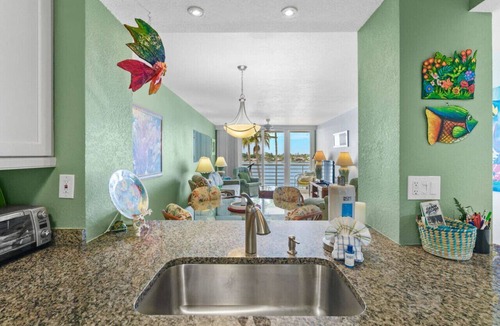 St. Petersburg Apartment | Bay Front Bahia Vista Condo 8-414
