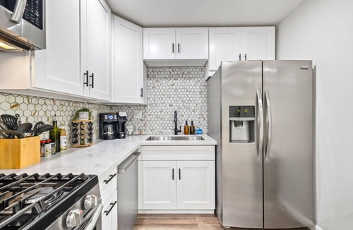 Bay Park House | Bay Park Bliss | Ocean Views + Pickleball & Jacuzzi