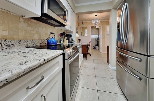 St. Petersburg Condo | Bay View Condo - Balcony Dining, Resort Pool + Hot Tub Access