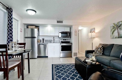 Englewood Villa | Bay Waterfront Mermaid's Retreat Delights! Great spot on desirable Manasota Key!