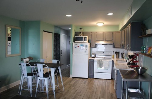 Midtown Ocean City Condo | Bayfront views at 56th St/2 level condo with 2 bayfront balconies! Sleeps 8.