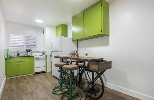 Crown Point Apartment | Bayside Chic: Stylish Oasis in a Spacious Studio