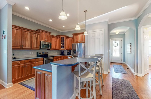 The Commons House | Bayside Resort house w/tennis/basketball court, shared sauna, & board games