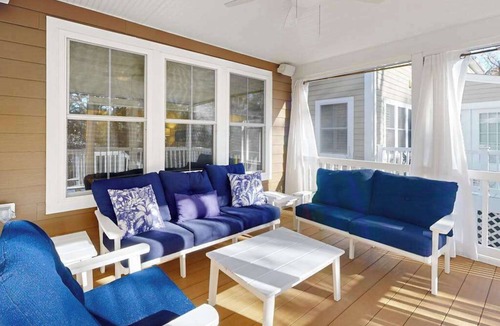 The Commons House | Bayside Resort retreat with grill, central AC, & paid-access pools & hot tub