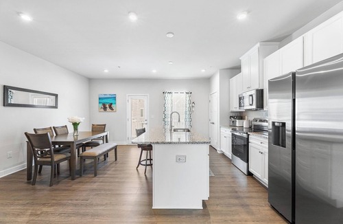 Bayside House | Bayside Retreat | Luxury Resort w/Pools/Amenities