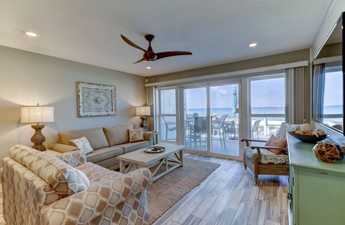 Laguna Beach Estates House | Beach at your toes, sand in your hands. Come and enjoy "Sea La Vie"