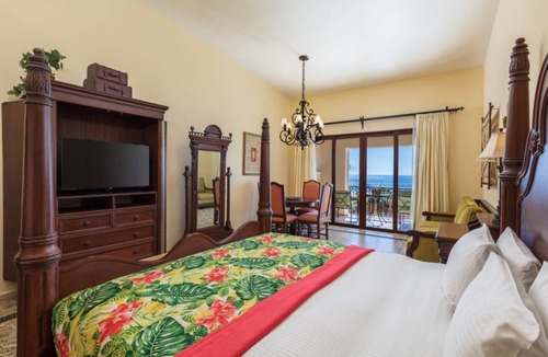 Cabo San Lucas Hotel | Beach Front Studio w Gym & Hot Tub in Hacienda Encantada