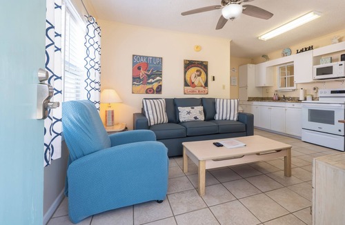 Laguna Beach Cottage | Beach getaway just 100 yards from the beach.