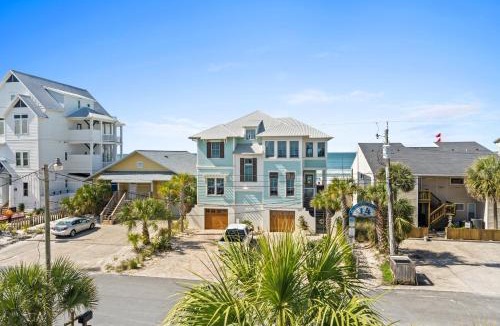 Holiday Beach House | Beach House - Gulf Dream by Panhandle Getaways