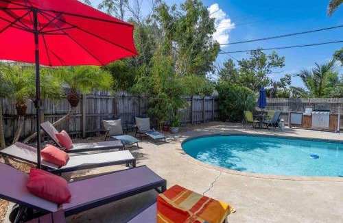 Lantana House | Beach House/KING BD/Hot Tub/Pool/Fire Pit/Gym/Golf