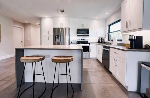 Naples Park House | Beach Oasis w/screened in porch, incl beach gear, 15min walk to beach