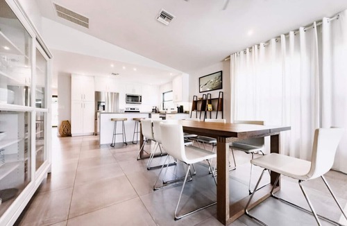 Naples Park House | Beach Oasis w/screened in porch, incl beach gear, 15min walk to beach