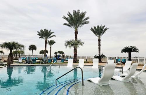 Red Fish Cove House | Beach + Pool Access: Resort Getaway in Galveston!