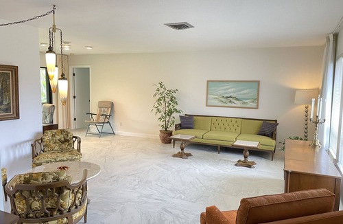 Englewood House | Beach Vacation House - Minutes from the Beach and Hiking trails