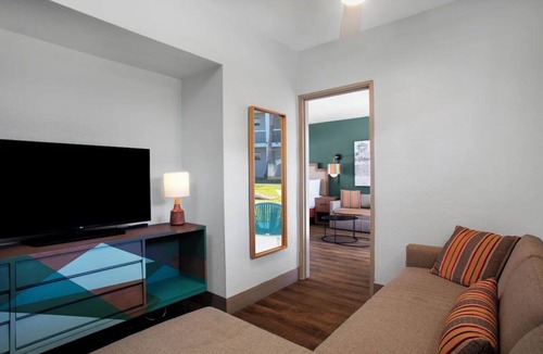 St. Pete Beach Hotel | Beachcomber 2-Suite Stay with Pool Access and Beach Bar Nights