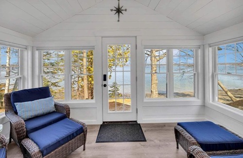 Surry House | Beachcomber Cottage-Oceanfront!