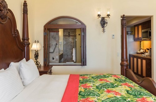 Cabo San Lucas Hotel | Beachfront 1BR Condo in Hacienda Encantada