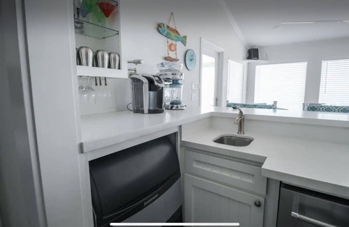 Pirates Beach House | BEACHFRONT - Beautiful home DIRECTLY on the SAND