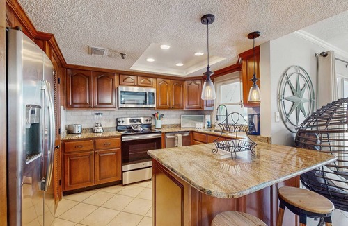 Redington Shores Condo | Beachfront corner condo w private balcony heated pool hot tub picnic tables