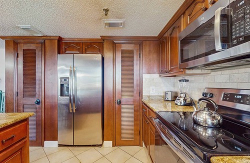 Redington Shores Condo | Beachfront corner condo w private balcony heated pool hot tub picnic tables
