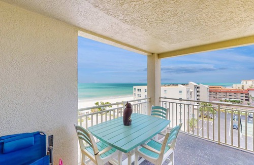Redington Shores Condo | Beachfront corner condo w private balcony heated pool hot tub picnic tables