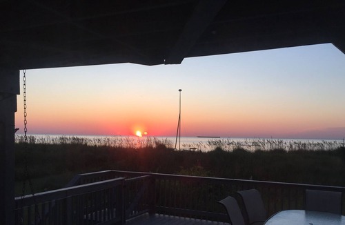 Buckroe Beach Cottage | Beachfront Cottage directly on the Chesapeake Bay!