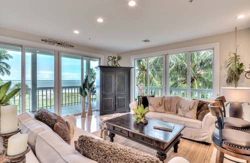 Jose's Hideaway House | ☀︎🏝⛱︎ Beachfront Elegance⛱︎🏝☀︎ [2026 Spring + Summer Weeks Available Now!]